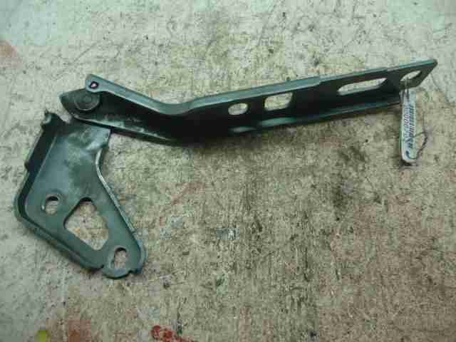 Петля капота левая