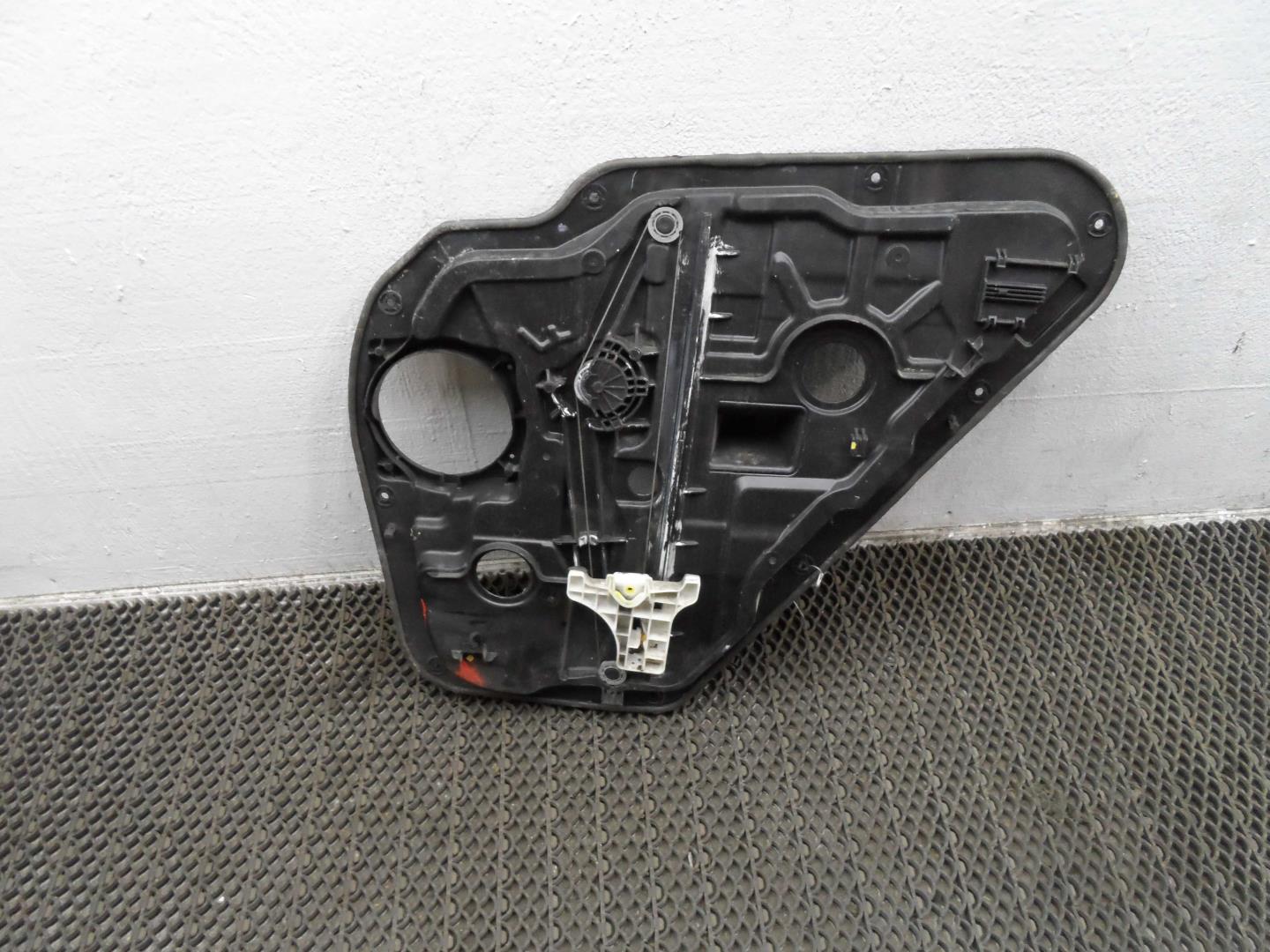 Стеклоподъемник электр. задний левый