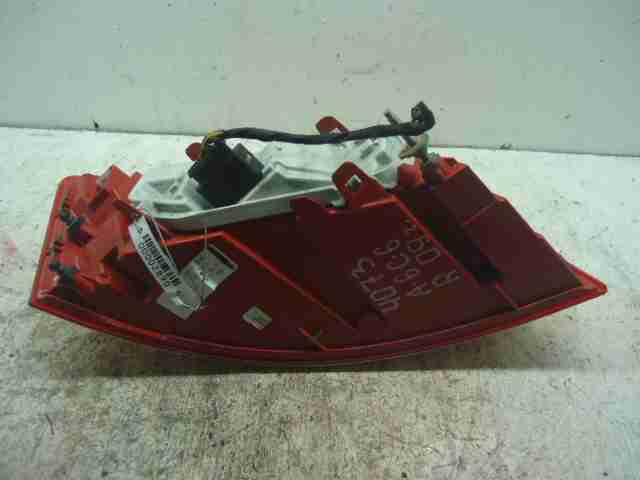 Фонарь задний наружный правый