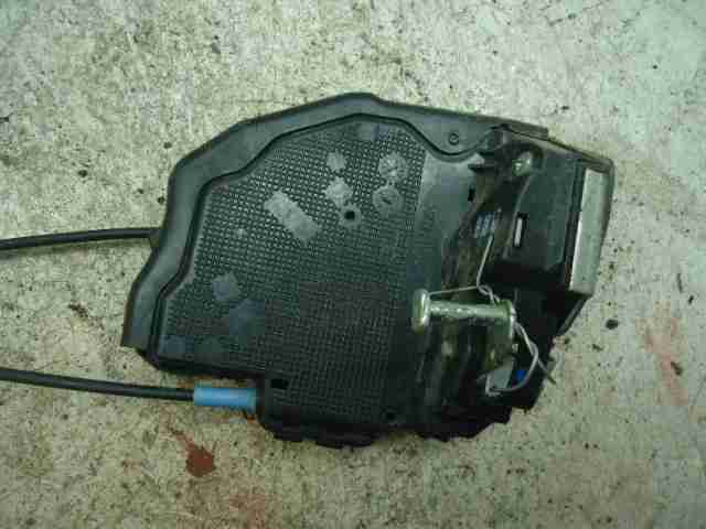 Замок двери задней левой