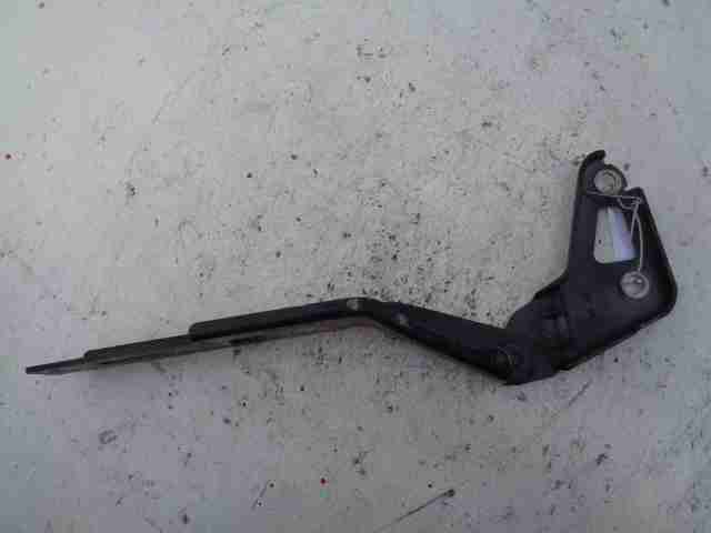 Петля капота левая