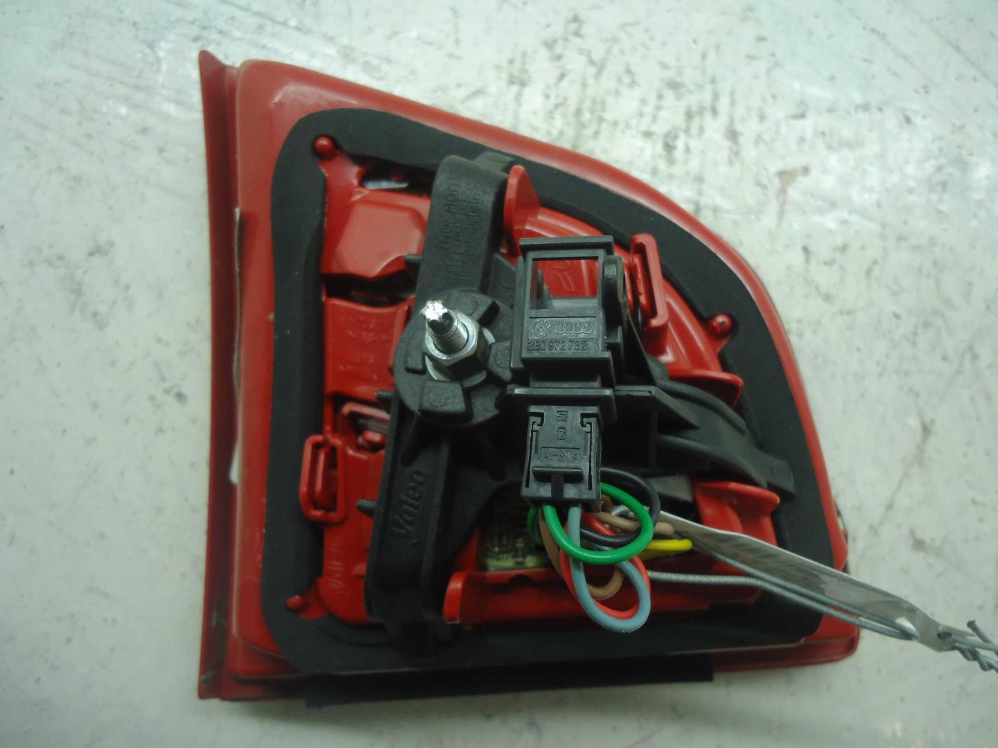 Фонарь задний внутренний правый