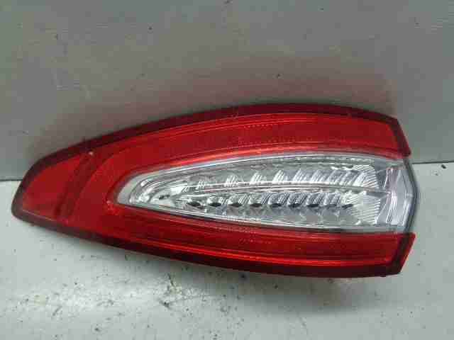 Фонарь задний наружный правый