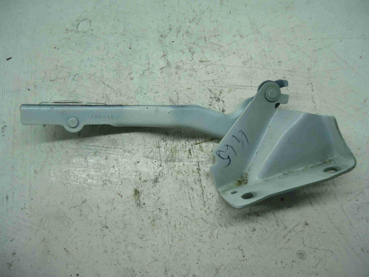 Петля капота левая