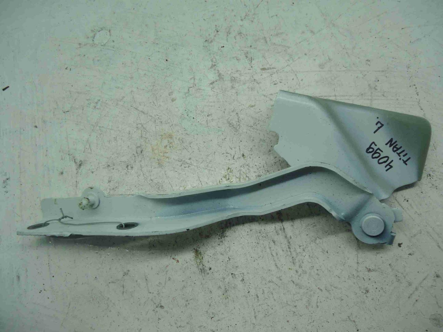 Петля капота левая