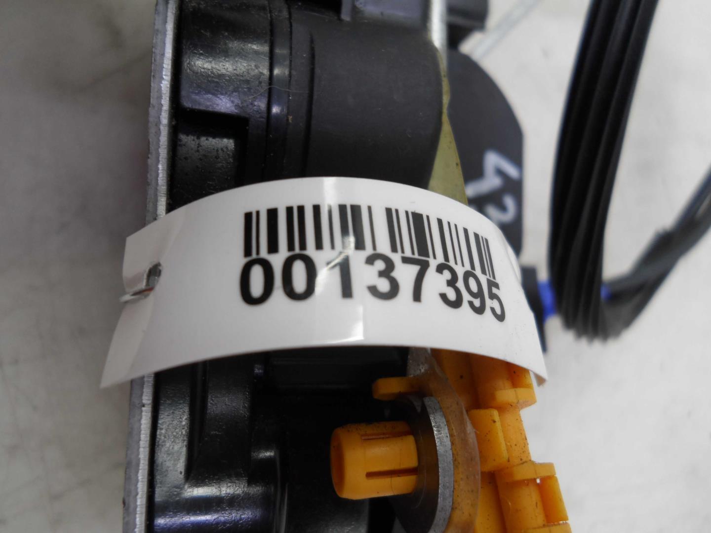 Замок двери передней правой