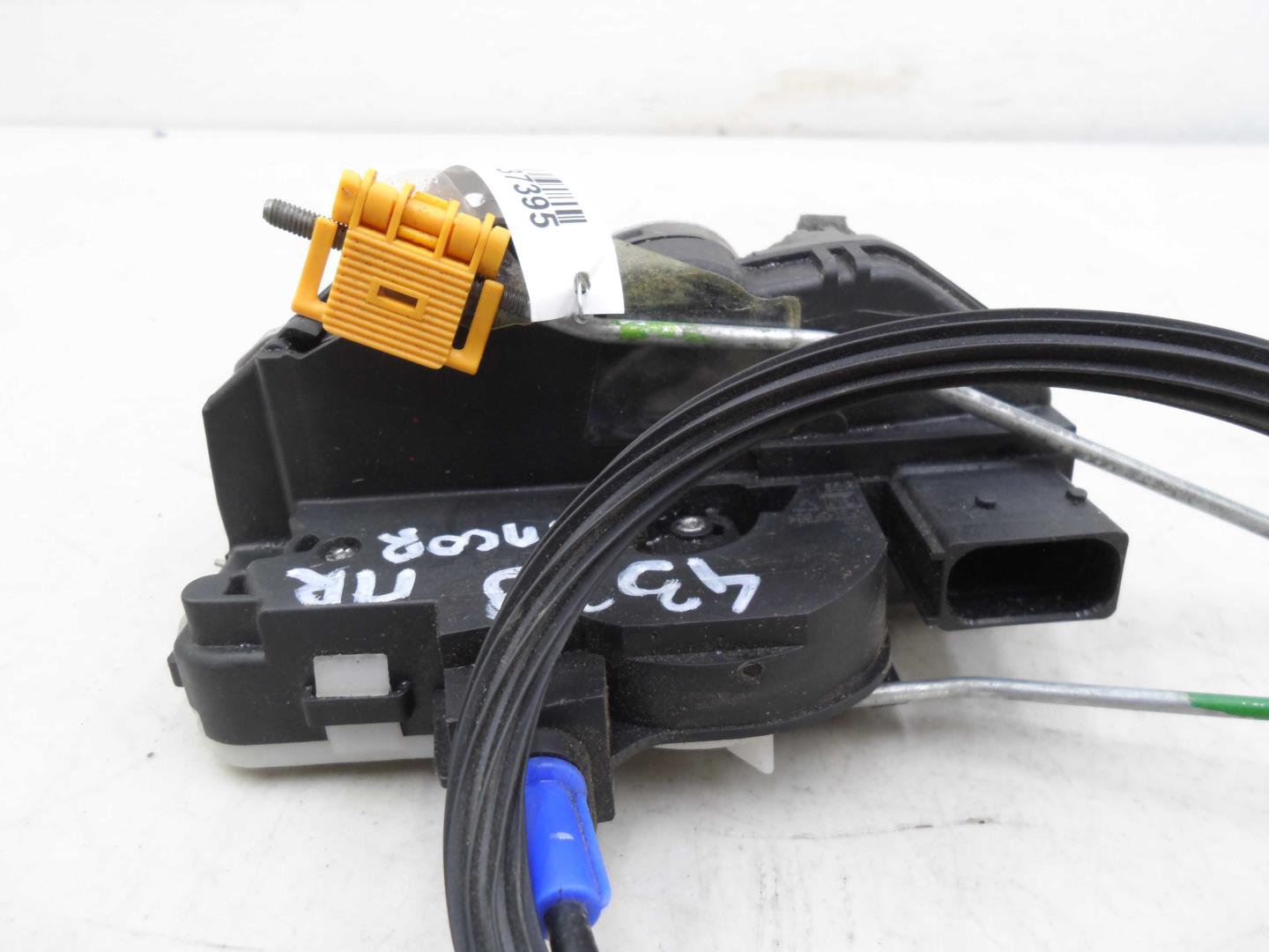 Замок двери передней правой