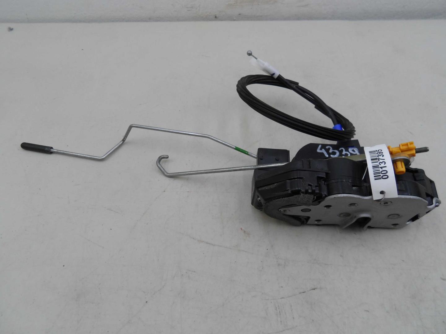 Замок двери передней правой