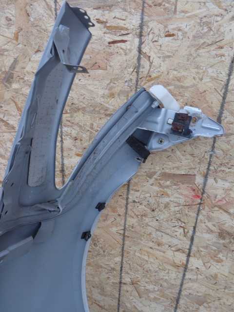 Крыло переднее левое