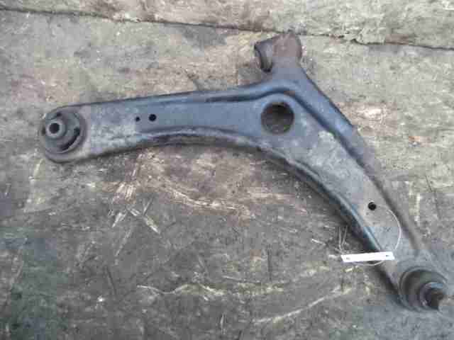 Рычаг передний нижний правый