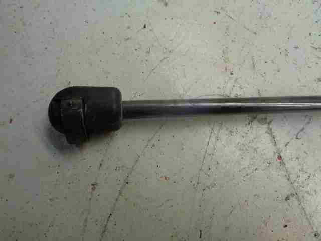 Амортизатор крышки багажника