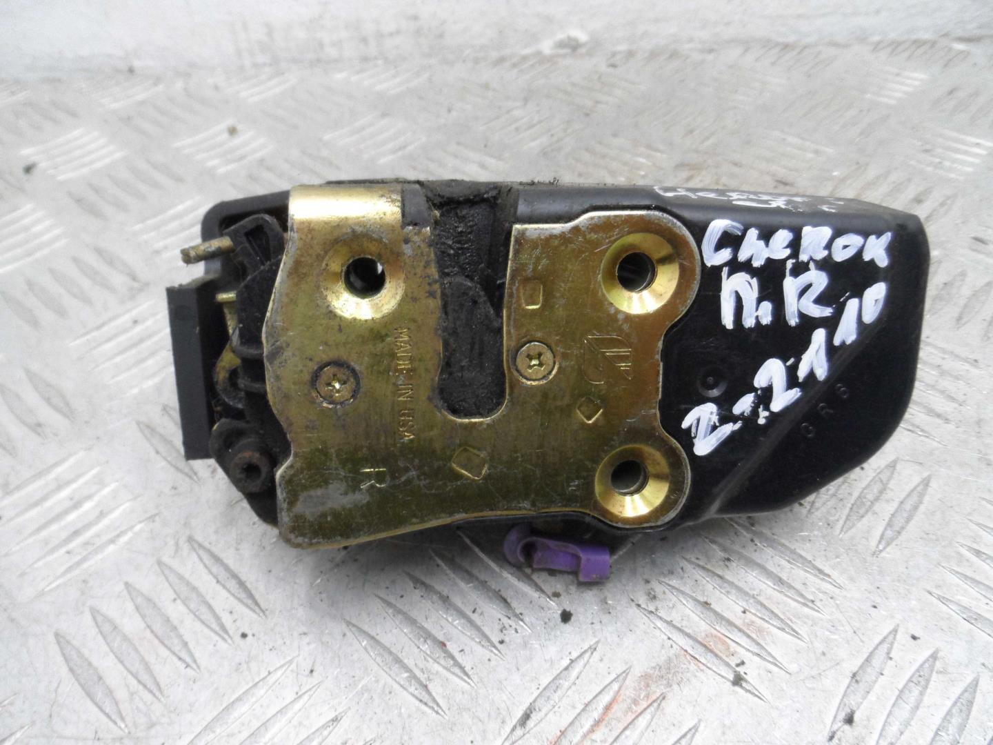 Замок двери передней левой