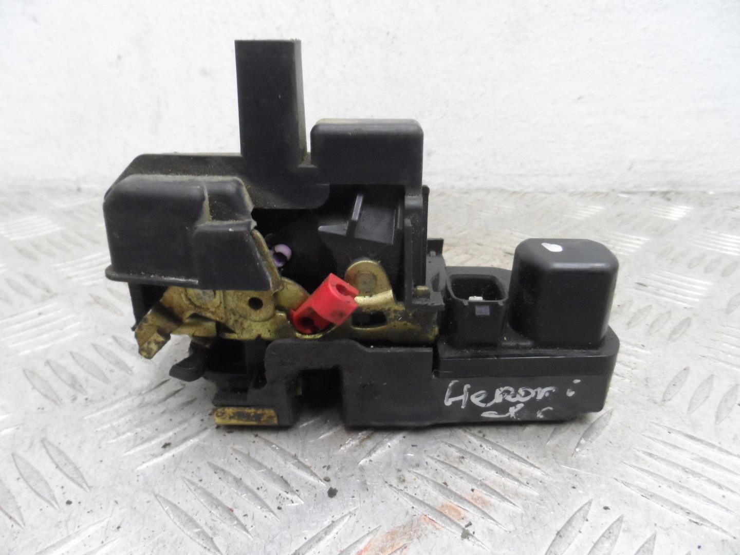 Замок двери передней левой