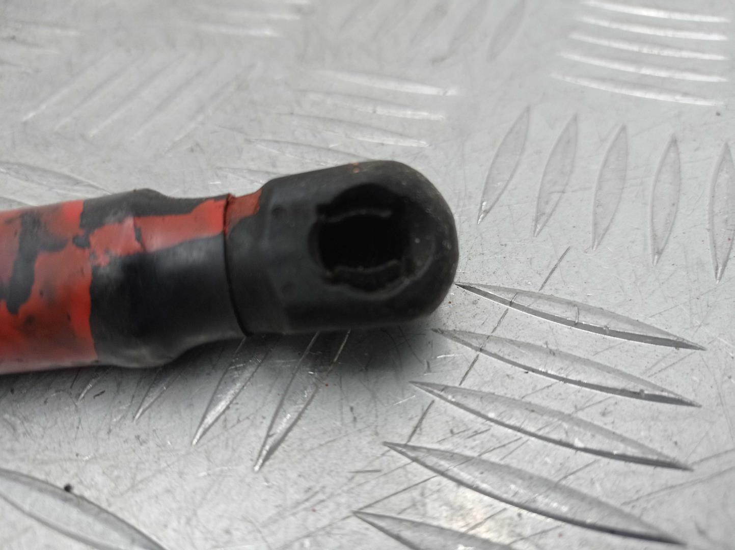 Амортизатор крышки багажника