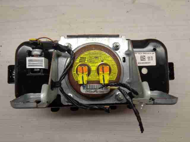 Подушка безопасности пассажирская (в торпедо)