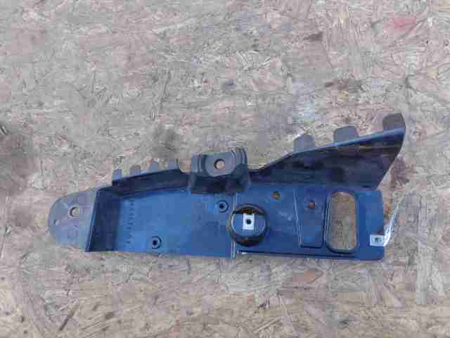 Кронштейн заднего бампера