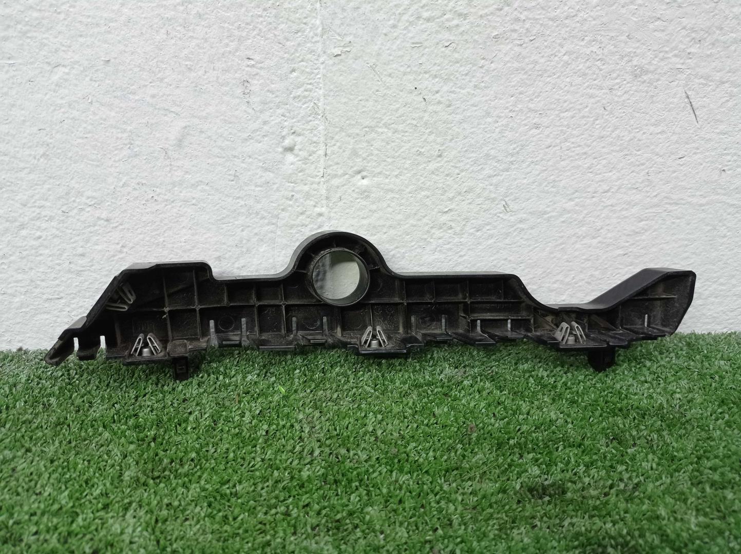 Кронштейн переднего бампера