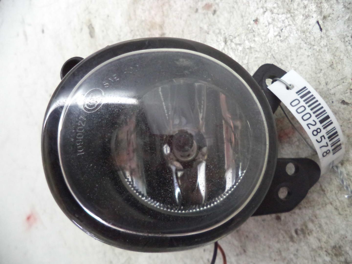 Фара противотуманная левая