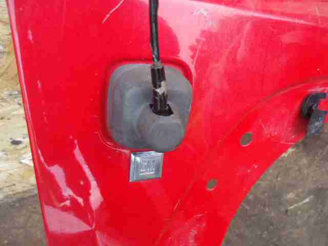 Крыло переднее правое