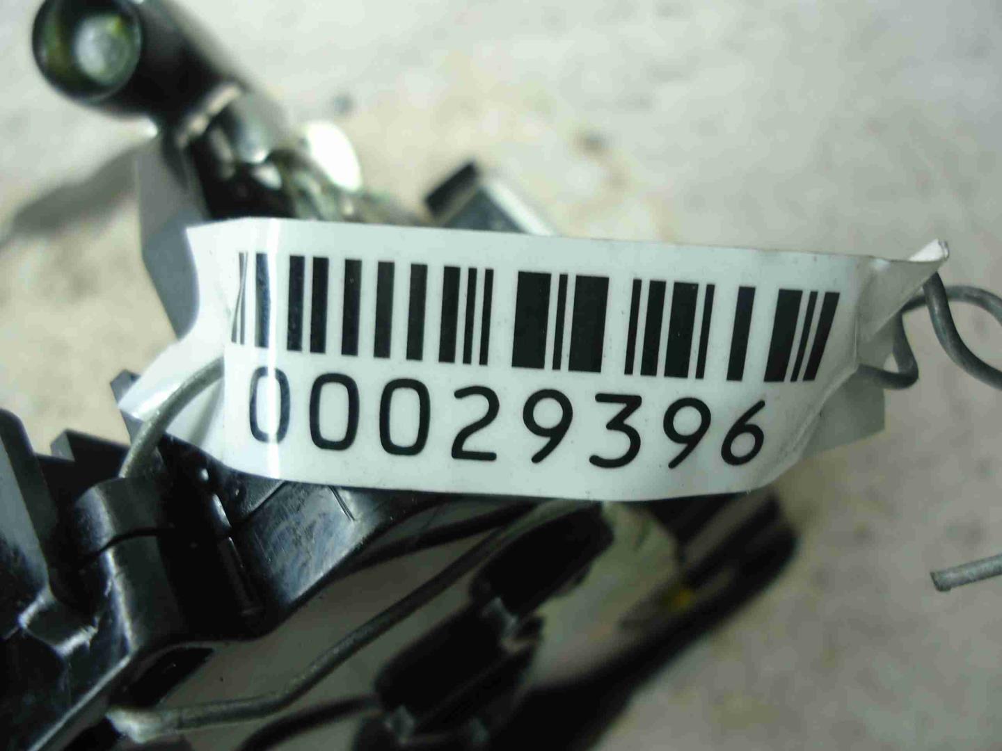 Замок двери передней левой