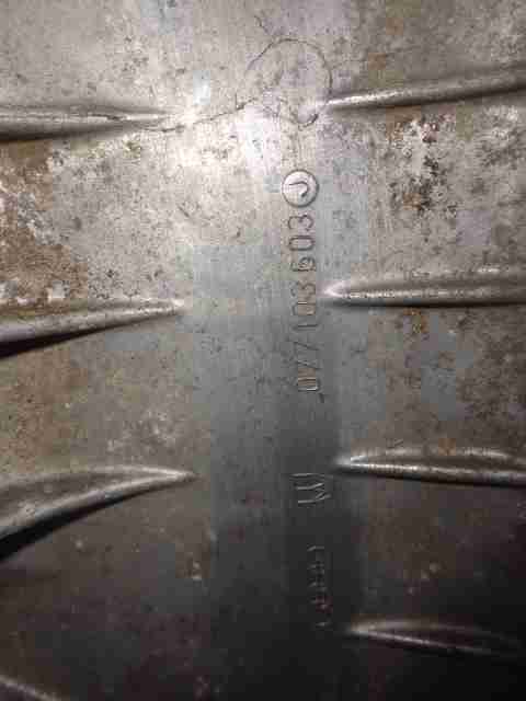 Поддон в багажник с высоким бортом