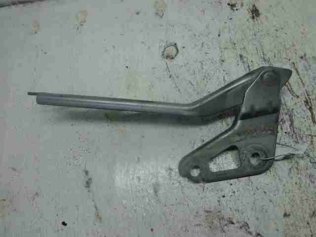 Петля капота левая