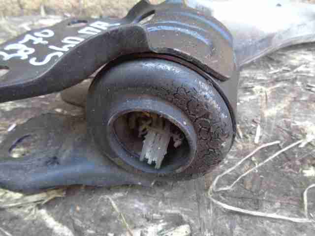 Рычаг передний нижний правый