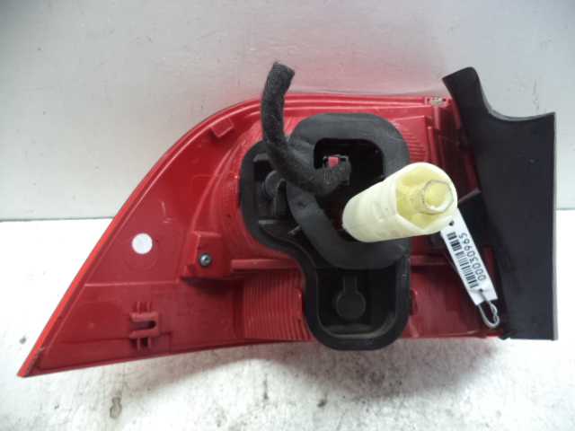 Фонарь задний наружный правый