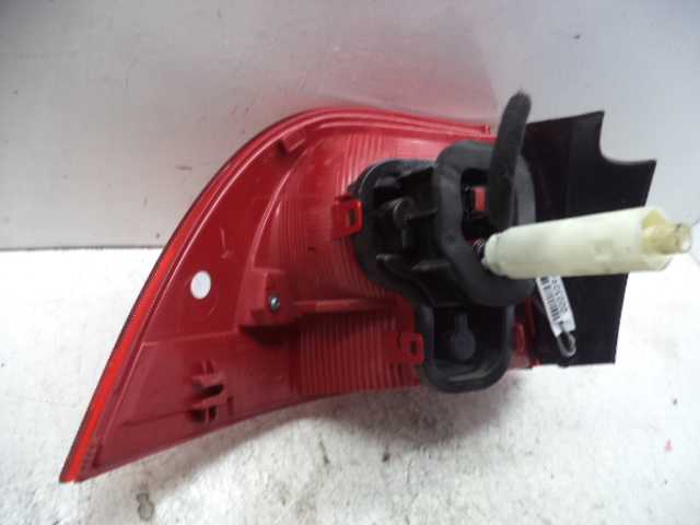 Фонарь задний наружный правый