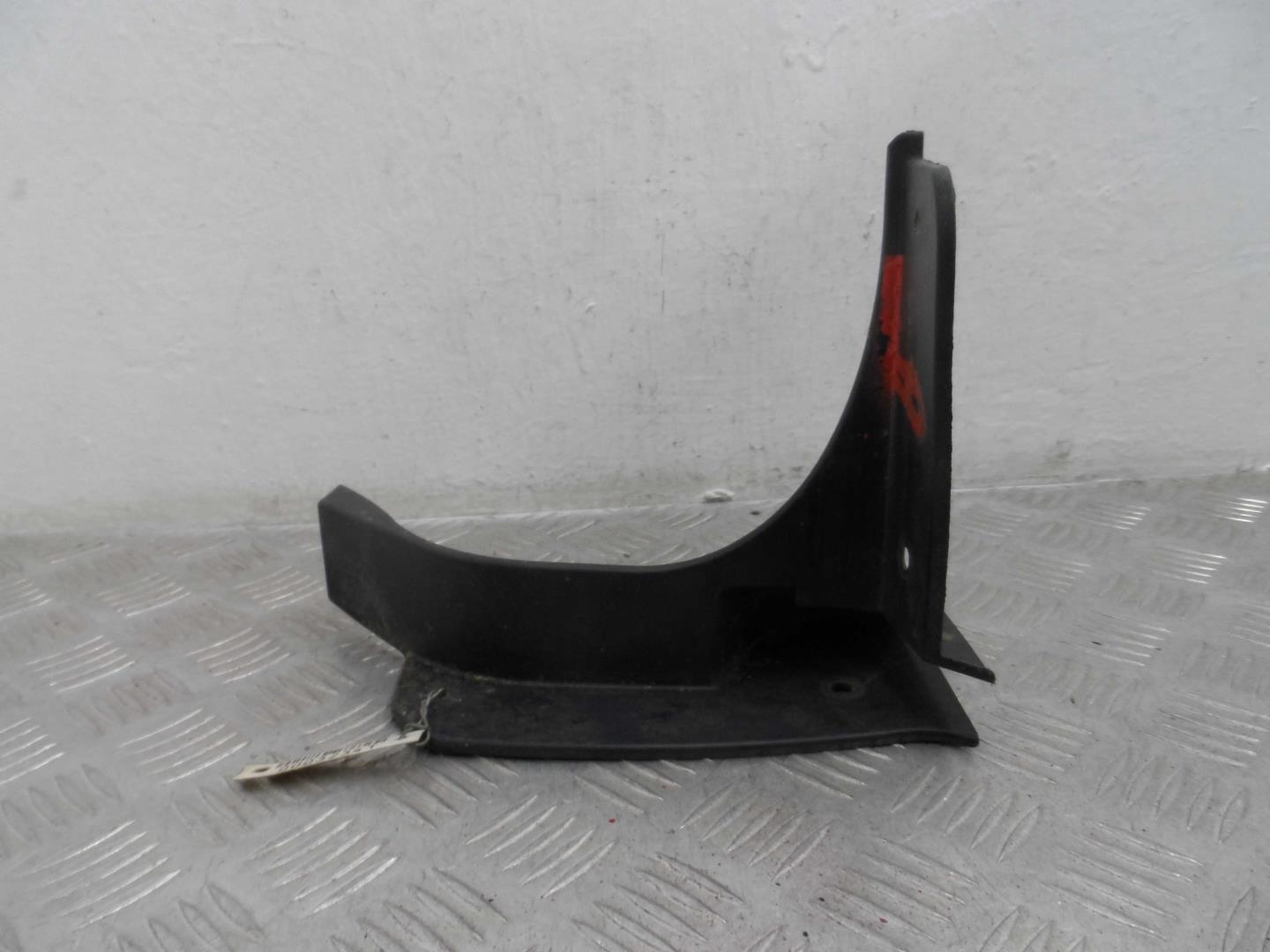 Кронштейн заднего бампера