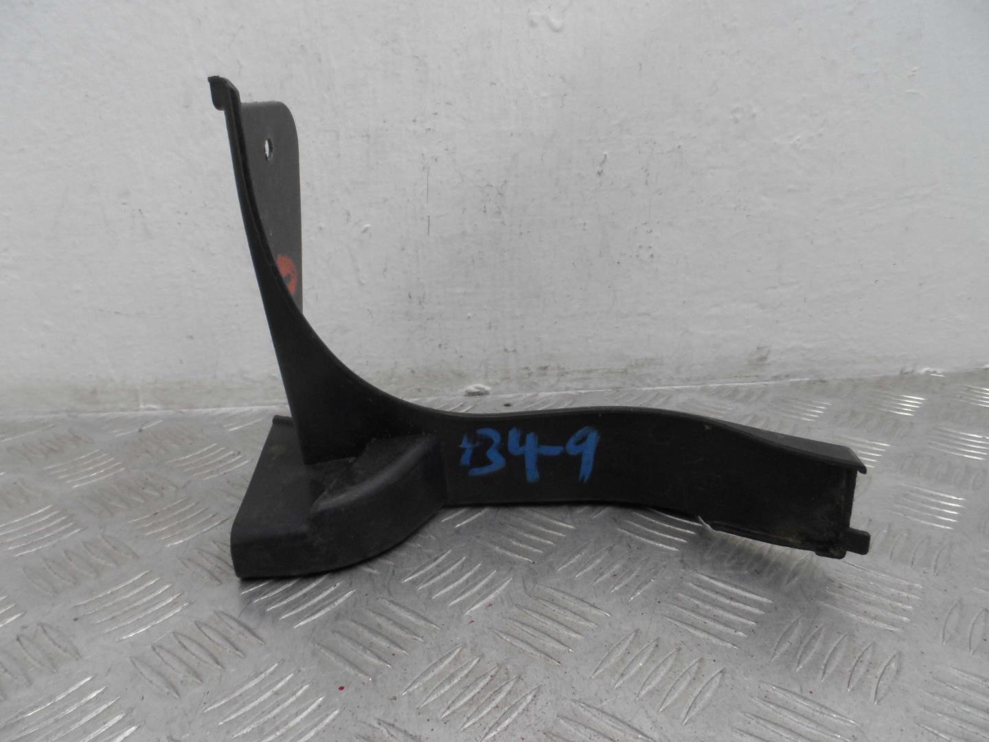 Кронштейн заднего бампера