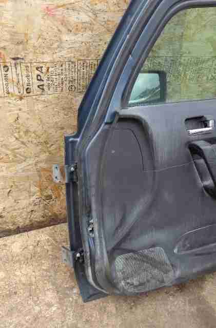 Петля двери передней