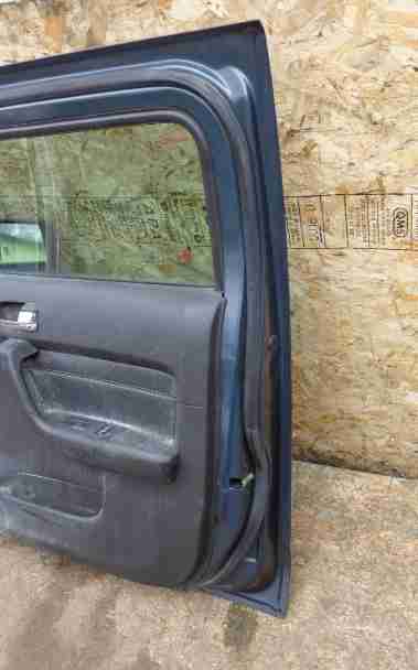 Петля двери передней