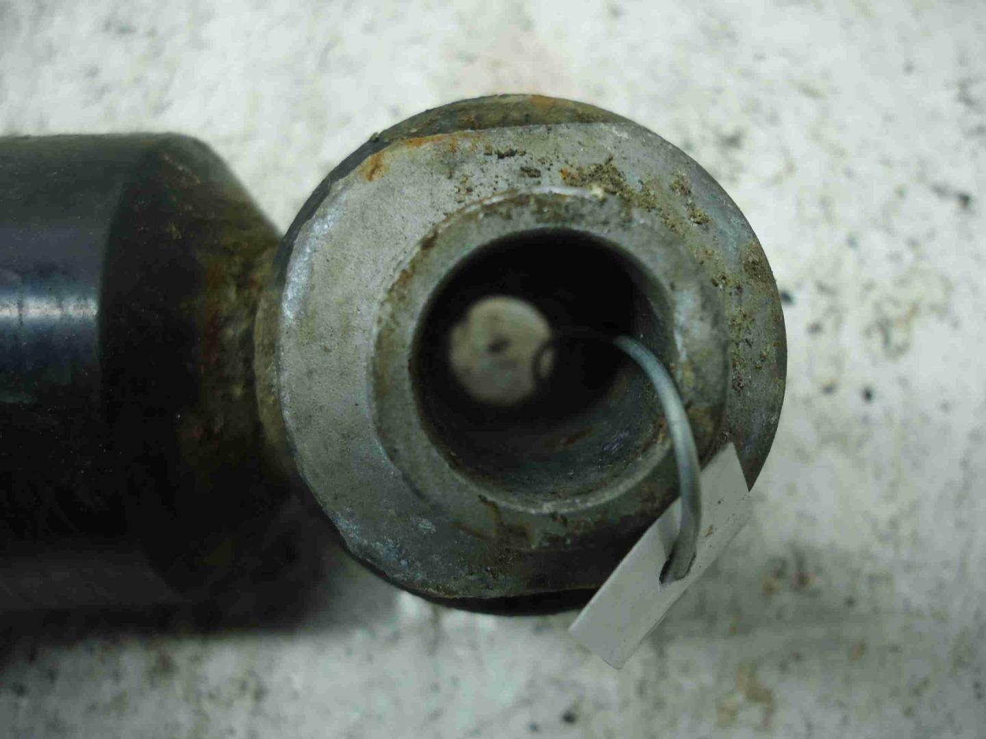 Амортизатор задний левый