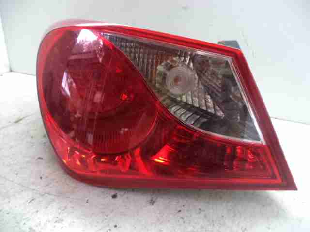 Фонарь задний наружный левый