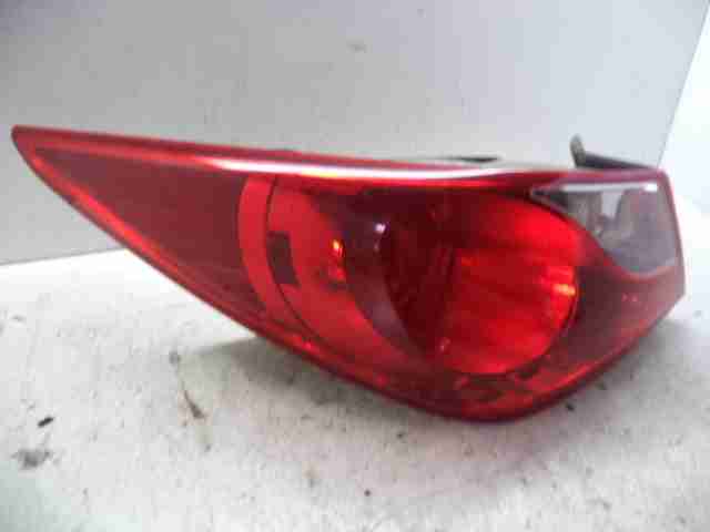 Фонарь задний наружный левый