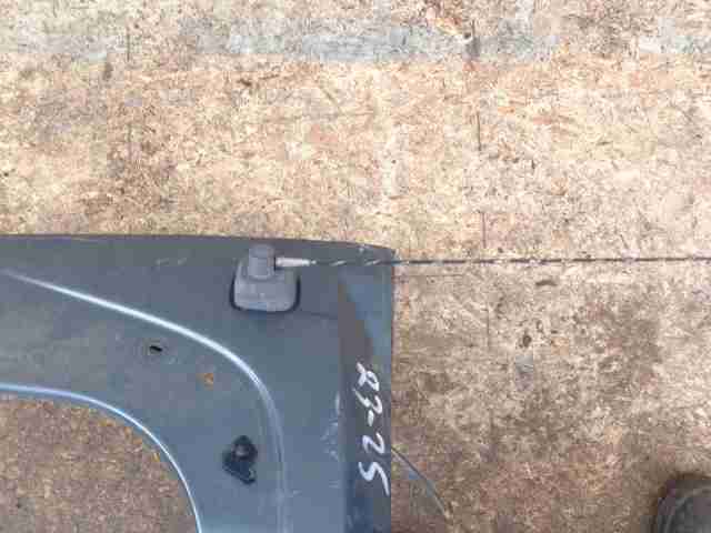 Крыло переднее правое