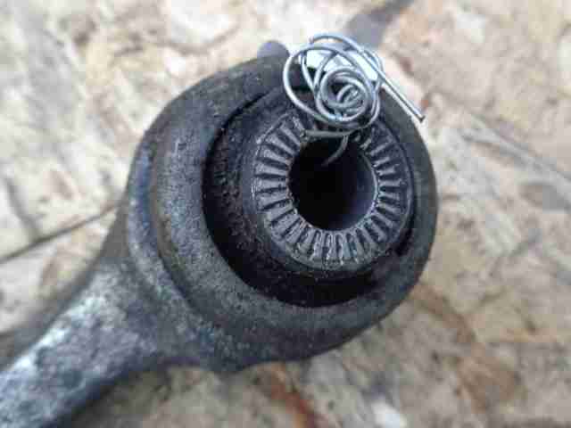 Рычаг передний нижний правый