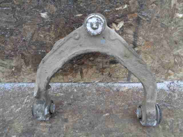 Рычаг передний верхний правый