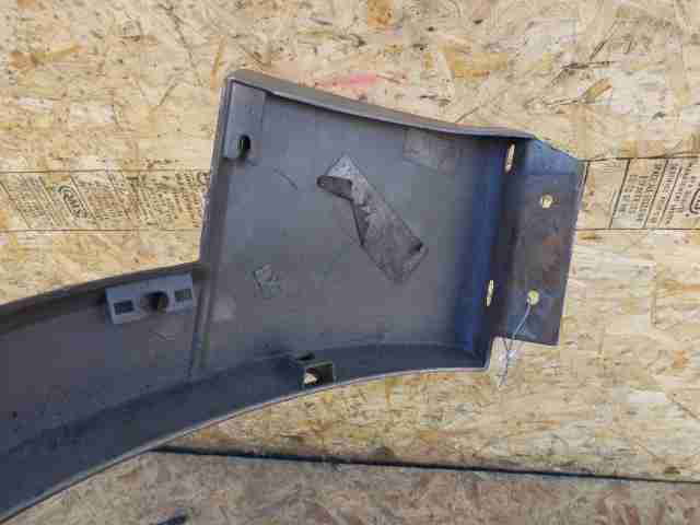 Накладка переднего крыла правого