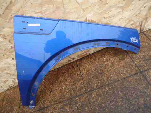 Крыло переднее правое