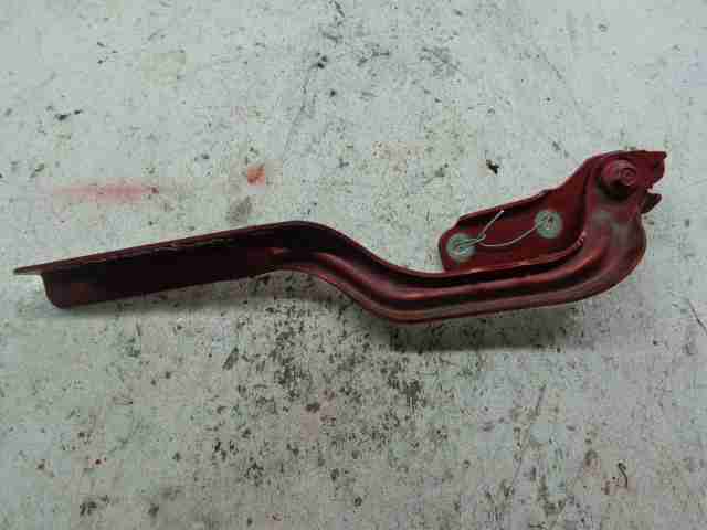 Петля капота левая