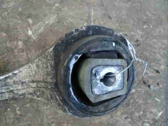 Рычаг передний нижний правый