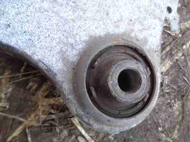 Рычаг передний нижний левый