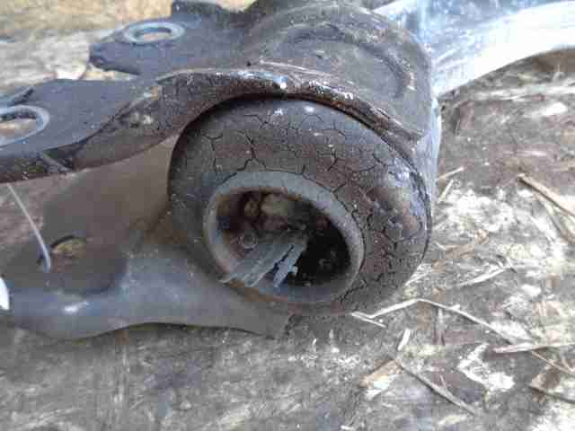 Рычаг передний нижний левый