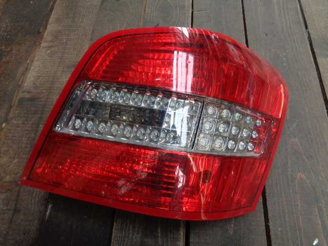 Фонарь задний наружный правый