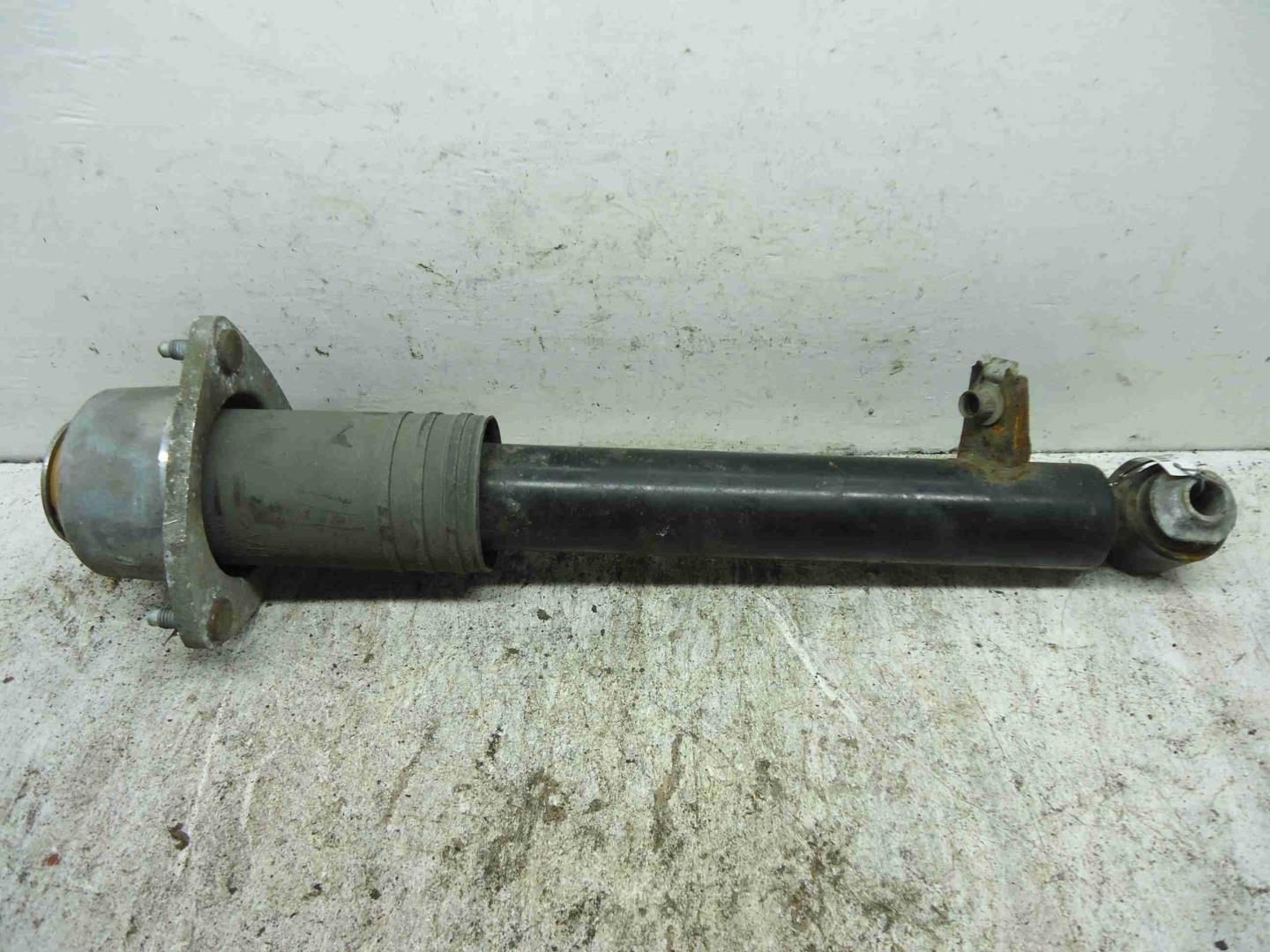 Амортизатор задний правый