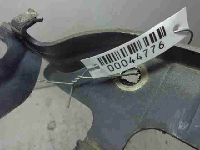 Петля капота левая