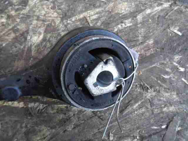 Рычаг передний нижний левый