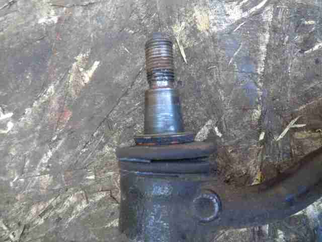 Рычаг передний нижний правый